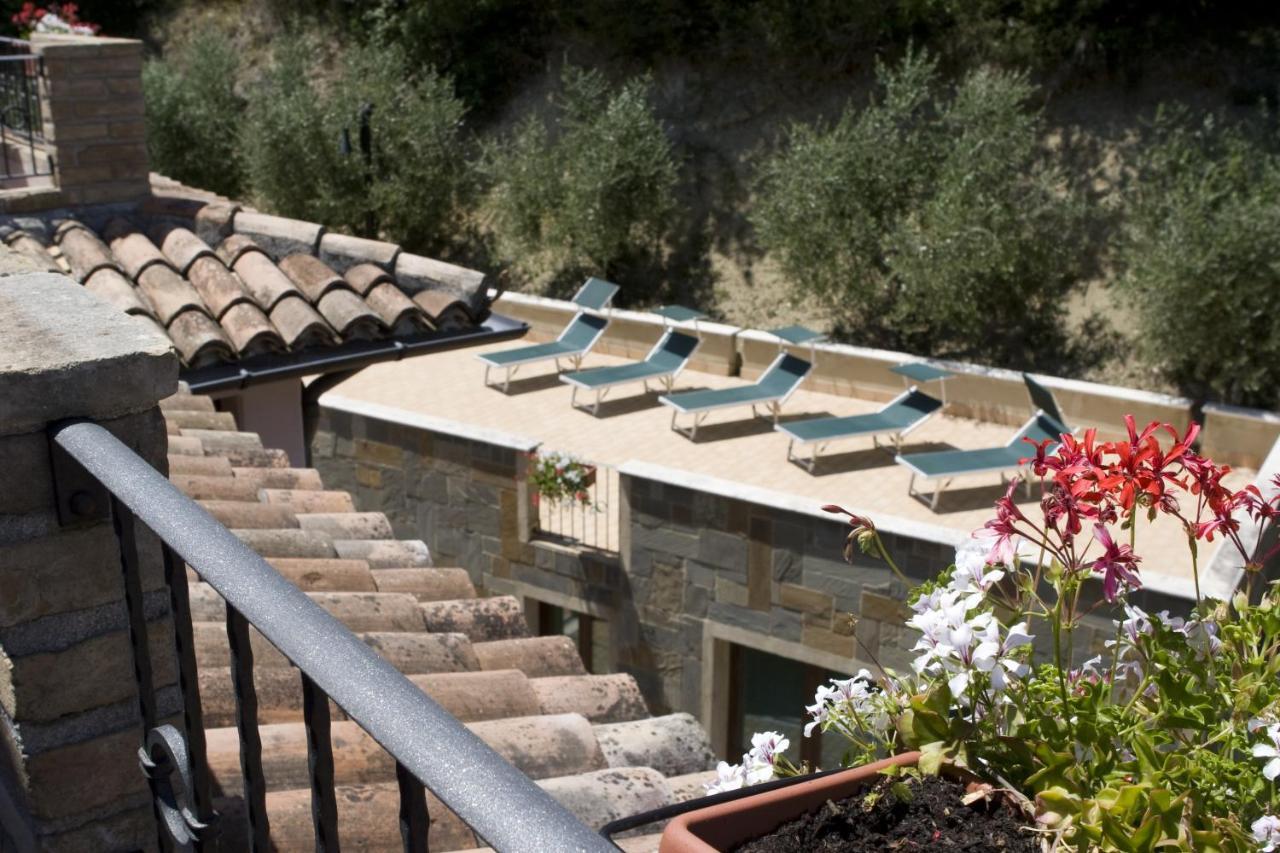 Relax Cottage Valtopina Екстериор снимка